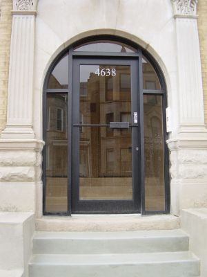 raund door